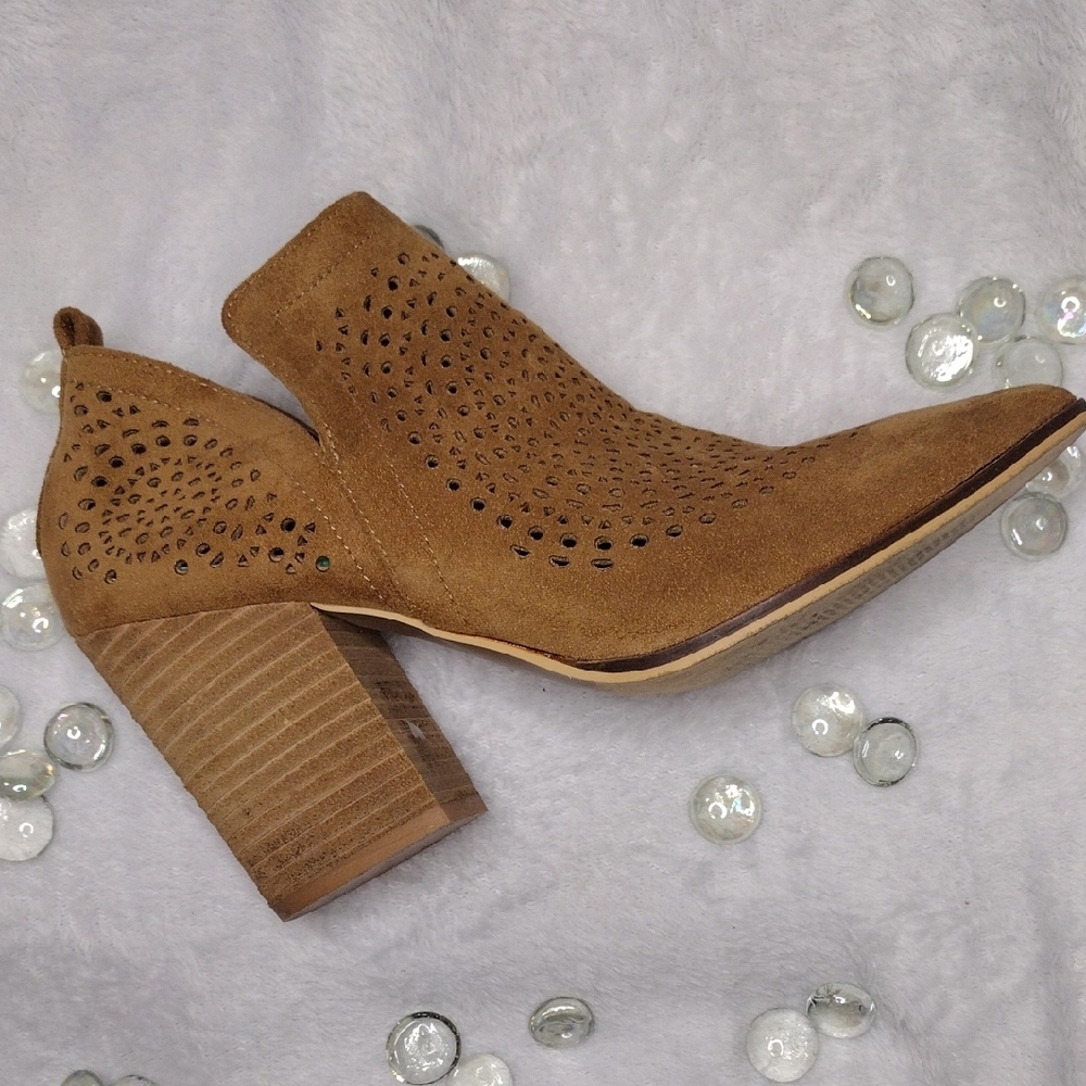 BEAST Women's Tan Ankle Boots